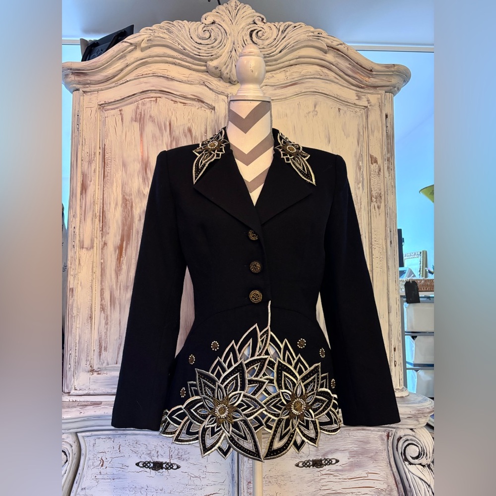 Stunning Embroidered Black Jacket🤩